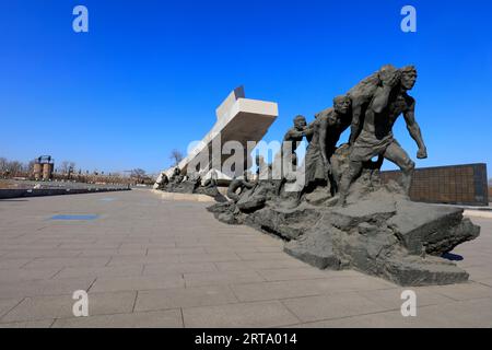 Tangshan - 5 décembre 2017 : sculpture du parc des ruines du tremblement de terre de tangshan, ville de tangshan, province de hebei, Chine. Banque D'Images