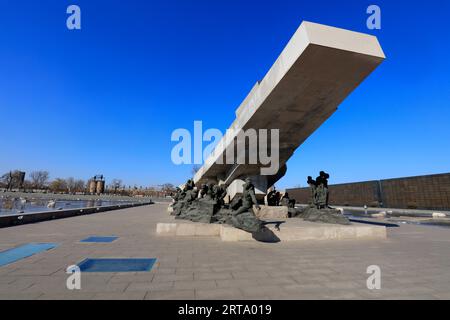 Tangshan - 5 décembre 2017 : sculpture du parc des ruines du tremblement de terre de tangshan, ville de tangshan, province de hebei, Chine. Banque D'Images