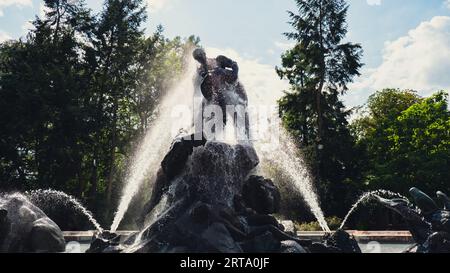 BYDGOSZCZ , POLOGNE - août 2022 Fontaine POTOP. Fontaine d'illusion Fontanna Potop dans le centre de la ville de Bydgoszcz à Park im. Kazimierza Wielkiego Park Casimir le Grand conçu par Ferdinand Lepcke Banque D'Images