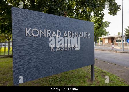 Cologne, Allemagne. 11 septembre 2023. L'entrée de la caserne Konrad Adenauer à Cologne. Entre autres, le complexe abrite également le quartier général du Service de contre-espionnage militaire (MAD). Crédit : Thomas Banneyer/dpa/Alamy Live News Banque D'Images