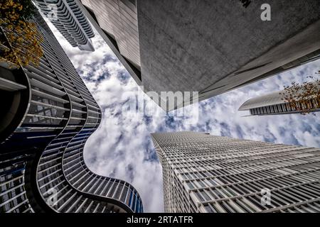 Allemagne, Hesse, Francfort-sur-le-main, centre-ville, gratte-ciel, vue vers le haut Banque D'Images