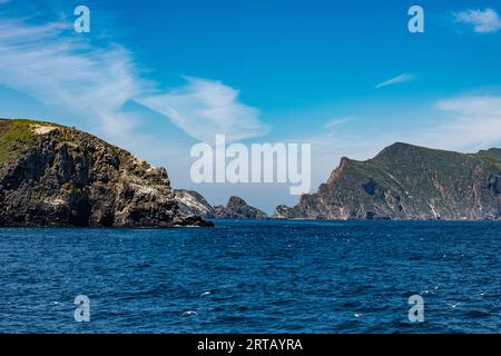 Vue sur l'île d'Anacapa depuis un bateau dans le parc national des îles Anglo-Normandes Banque D'Images