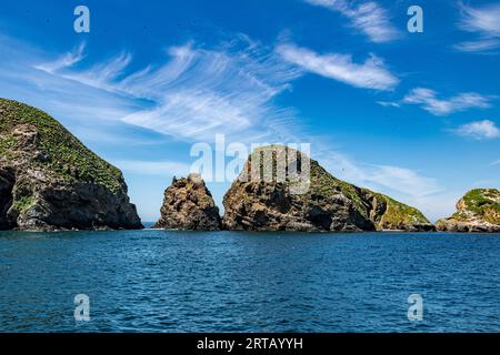 Vue sur l'île d'Anacapa depuis un bateau dans le parc national des îles Anglo-Normandes Banque D'Images