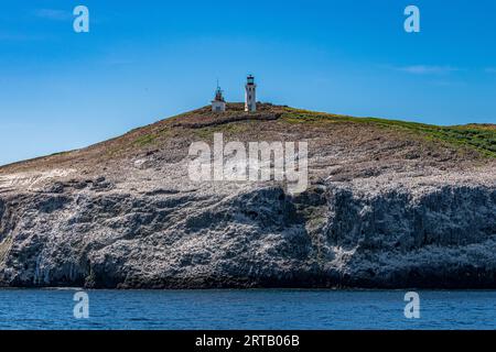 Vue sur l'île d'Anacapa depuis un bateau dans le parc national des îles Anglo-Normandes Banque D'Images