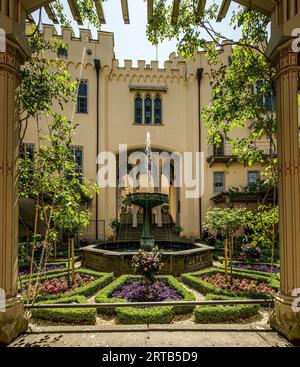 Château de Stolzenfels, jardin de pergola et vue sur la cour intérieure, Coblence, Haut Rhin moyen, Rhénanie-Palatinat, Allemagne Banque D'Images