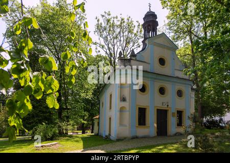 Prog Chapelle Martin dans le parc municipal de Český Krumlov en Bohême du Sud en République tchèque Banque D'Images