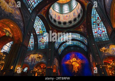 Kubinka, région de Moscou, Russie - 25 février 2023 : intérieur de la cathédrale principale des forces armées russes ou cathédrale de la Résurrection. Tache Banque D'Images