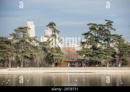 Casa de Campo lac et la ville, Madrid Banque D'Images