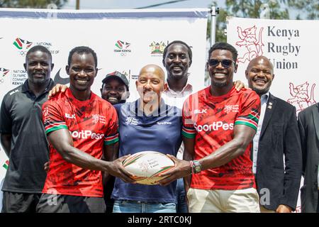 NAIROBI, KENYA - SEPTEMBRE 12 : le capitaine Vincent Onyala (à gauche) et le co-capitaine Tony Omondi ont rejoint l'équipe nationale de rugby masculin du Kenya à sept joueurs de Shujaa Banque D'Images