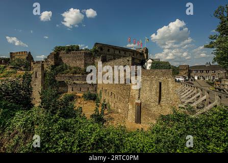 Château de Rheinfels et la cour de l'Hôtel Schloss Rheinfels, St. Goar, Vallée du Rhin moyen supérieur, Rhénanie-Palatinat, Allemagne Banque D'Images