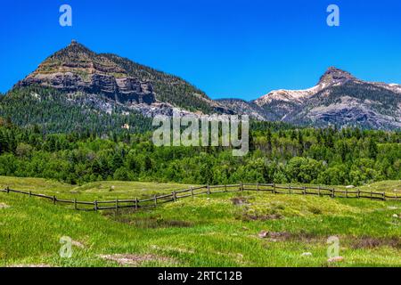 Williams Reservoir et Creek sont dans la nature sauvage entre Pagosa Springs et Lake City Banque D'Images