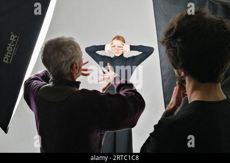 Italie, Milan, atelier photo avec modèle Banque D'Images