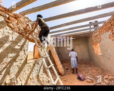 Mauritanie, région de l'Adrar, Entkemkemt, travaux en cours à l'école primaire "Afrique pour l'Afrique" Banque D'Images