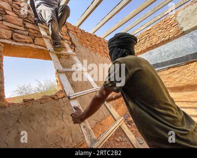 Mauritanie, région de l'Adrar, Entkemkemt, travaux en cours à l'école primaire "Afrique pour l'Afrique" Banque D'Images