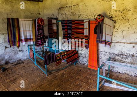 DORZE, ETHIOPIE - 30 JANVIER 2020 : intérieur du worshopin de tissage Dorze, Ethiopie Banque D'Images