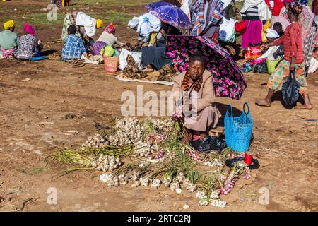 DORZE, ETHIOPIE - 30 JANVIER 2020 : vue d'un marché dans le village de Dorze, Ethiopie Banque D'Images