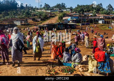 DORZE, ETHIOPIE - 30 JANVIER 2020 : vue d'un marché dans le village de Dorze, Ethiopie Banque D'Images