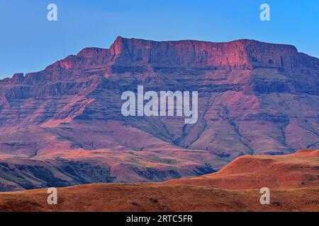 Vue de Drakensberg depuis la crête de Langalibalele, la crête de Langalibalele, le château des géants, les montagnes de Drakensberg, le Kwa Zulu Natal, Maloti-Drakensberg site du patrimoine mondial de l'UNESCO, Afrique du Sud Banque D'Images