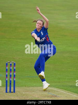 Lauren Filer, joueur de quilles anglais, lors du deuxième match international féminin d'une journée au County Ground, Northampton. Date de la photo : mardi 12 septembre 2023. Banque D'Images