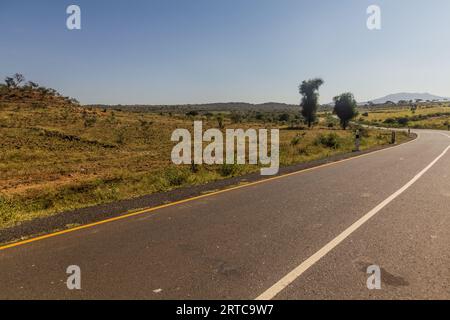 Route près de la ville de Yabelo, Ethiopie Banque D'Images