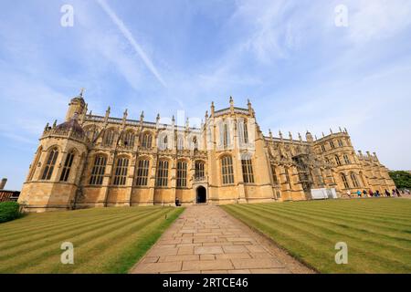 La chapelle St George du château de Windsor en Angleterre est une chapelle construite dans le style gothique perpendiculaire de la fin du Moyen âge. Banque D'Images