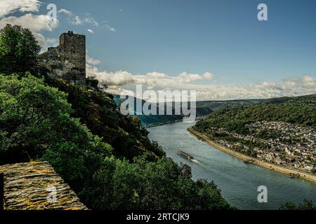 Vue du château de Sterrenberg au château de Liebenstein à Kamp-Bornhofen et dans la vallée du Rhin près de Bad Salzig, vallée du Rhin moyen supérieur, Rhénanie-P. Banque D'Images