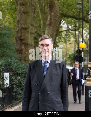 Londres, Royaume-Uni, 12 septembre 2023 le député conservateur JACOB REES-MOGG est vu marcher à Westminster Credit : Richard Lincoln/Alamy Live News Banque D'Images