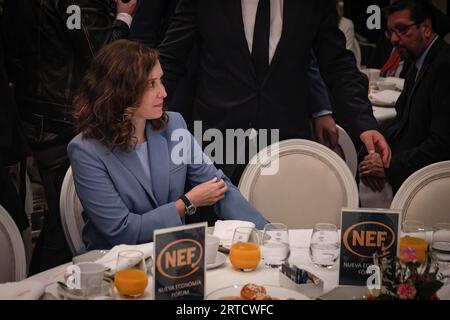 Madrid, Espagne. 12 septembre 2023. Isabel DÌaz Ayuso, présidente de la Communauté de Madrid vue lors de l'événement à l'hôtel Ritz de Madrid. Ce matin, une nouvelle édition des petits déjeuners informatifs organisés par Nueva Economía Forum (NEF), c'est une organisation de débat politique et économique de premier plan en Espagne qui se tient à l'Hôtel Ritz à Madrid. dont l'objectif est de promouvoir le débat et le dialogue à travers des forums neutres et pluriels. Crédit : SOPA Images Limited/Alamy Live News Banque D'Images