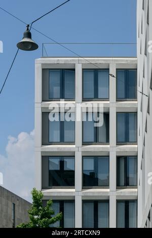 Bâtiment bancaire moderne dans la vieille ville d'Ulm, Baden-Wuerttemberg, Allemagne, Europe Banque D'Images