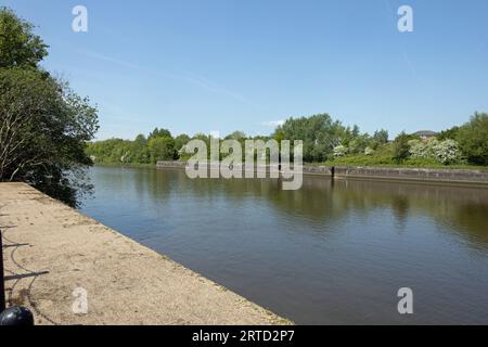 La rivière Ribble près de Preston Docks Preston Lancashire Angleterre Banque D'Images