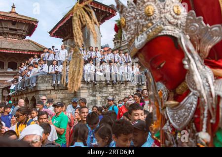 Népal. 12 septembre 2023. Promenade bouddhiste népalais avec un prêtre habillé en Bouddha Dipankar pendant le festival Panchadan à bhaktapur Népal. Panchadan également connu comme le festival des cinq cadeaux d'été (crédit image : © Amit Machamasi/ZUMA Press Wire) USAGE ÉDITORIAL SEULEMENT! Non destiné à UN USAGE commercial ! Banque D'Images