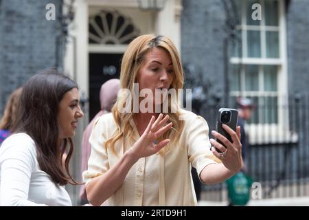 Londres, Royaume-Uni. Septembre 12 2023. Cat Deeley, ambassadeur de l'UNICEF au Royaume-Uni, remet une pétition nationale « garantie pour bébés et tout-petits » au 10 Downing Street. Crédit : Tayfun Salci / Alamy Live News Banque D'Images