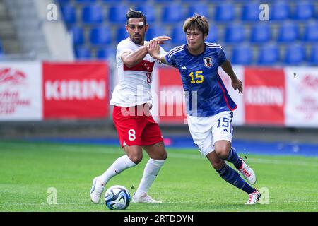 Genk, Belgique. 12 septembre 2023. GENK, BELGIQUE - SEPTEMBRE 12 : Irfan Kahveci de Turkiye affronte Atsuki Ito du Japon lors du match amical international entre Turkiye et le Japon au Cegeka Arena le 12 septembre 2023 à Genk, Belgique. (Photo Joris Verwijst/Agence BSR) crédit : Agence BSR/Alamy Live News Banque D'Images