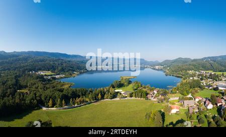 Keutschacher See en Carinthie. Lac célèbre dans le sud de l'Autriche. Banque D'Images