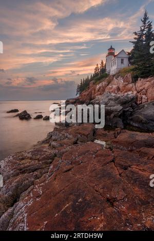 Bass Harbor Head Light, l'Acadia National Park, Mount Desert Island, Maine, USA Banque D'Images