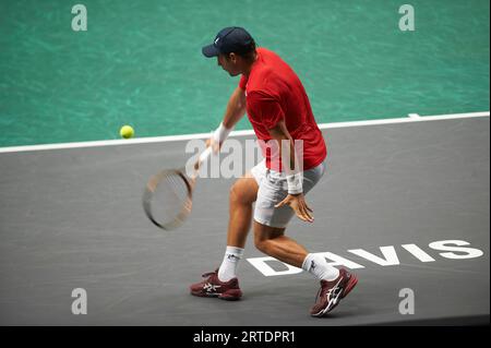 Dusan Lajovic (SRB) en action lors de la COUPE DAVIS de Rakuten au Pabellon Municipal de Fuente San Luis (Valencia,COUPE DAVIS de Rakuten). Banque D'Images