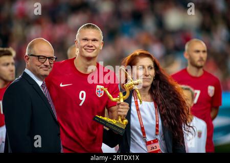 Oslo, Norvège, 12 septembre 2023. Le Norvégien Erling Braut Haaland remporte le trophée du meilleur buteur de la Ligue des nations de l'année dernière. Crédit : Frode Arnesen/Alamy Live News Banque D'Images