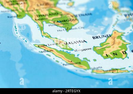 carte du monde ou atlas du continent asiatique et de l'indonésie, de la malaisie, de singapour en gros plan Banque D'Images