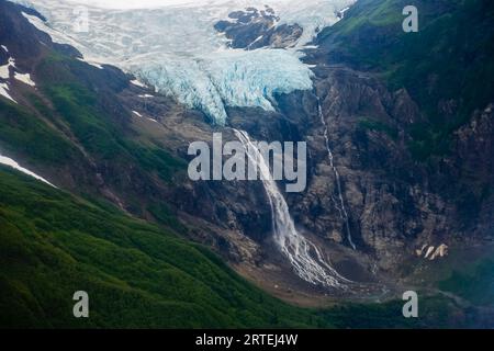 Glacier arc-en-ciel au-dessus de l'anse Chilkat ; Haines, Alaska, États-Unis d'Amérique Banque D'Images