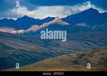 Vue panoramique du col polychrome dans le parc national Denali et réserve en Alaska, États-Unis ; Alaska, États-Unis d'Amérique Banque D'Images