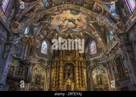 Espagne, Valence, autel orné et fresques dans la co-cathédrale de Saint Nicolas de Bari Banque D'Images