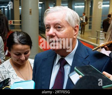 Washington, États-Unis. 12 septembre 2023. Le sénateur américain Lindsey Graham (R-SC) s'entretient avec des journalistes au Capitole des États-Unis. Crédit : SOPA Images Limited/Alamy Live News Banque D'Images