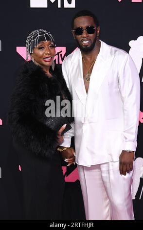 Newark, États-Unis. 12 septembre 2023. P Diddy et Janice Combs arrivent aux MTV Video Music Awards 2023, au Prudential Center, New Jersey. Crédit : Doug Peters/EMPICS/Alamy Live News Banque D'Images