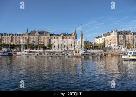 27.09.2021 Suède Stockholm vue du boulevard Strandvagen et du quartier Ostermalm par une journée ensoleillée. Banque D'Images