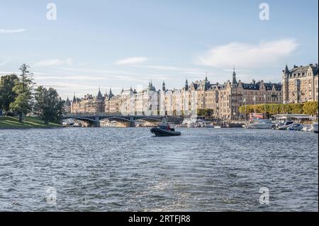 27.09.2021 Suède Stockholm vue du boulevard Strandvagen et du quartier Ostermalm par une journée ensoleillée. Banque D'Images