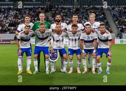 Al Wakrah. 13 septembre 2023. Les joueurs de Russie posent pour une photo de groupe avant le match amical entre le Qatar et la Russie au stade Al-Janoub à Al-Wakrah, au sud de Doha, Qatar, le 12 septembre 2023. Crédit : Nikku/Xinhua/Alamy Live News Banque D'Images