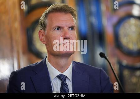 Hambourg, Allemagne. 13 septembre 2023. Soren Toft, PDG de MSC Mediterreanean Shipping Company, lors d'une conférence de presse au Kaisersaal à l'hôtel de ville. La compagnie maritime de conteneurs MSC veut acquérir une participation dans la compagnie logistique portuaire de Hambourg HHLA. Crédit : Christian Charisius/dpa/Alamy Live News Banque D'Images