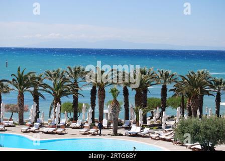 Sani Resort se trouve sur les rives grecques de la mer Égée, péninsule de Kassandra, Chalcidique, Grèce du Nord Banque D'Images