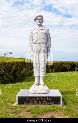 Statue à Philippe Kieffer au mémorial des commandos Kieffer en hommage aux commandos français qui ont débarqué sur Sword Beach en Normandie le 1944 juin. Banque D'Images