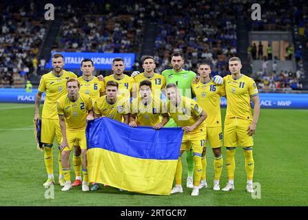 Non exclusif : MILAN, ITALIE - 12 SEPTEMBRE 2023 - l'équipe nationale d'Ukraine est vue sur le terrain avant le début des qualifications UEFA EURO 2024 Banque D'Images